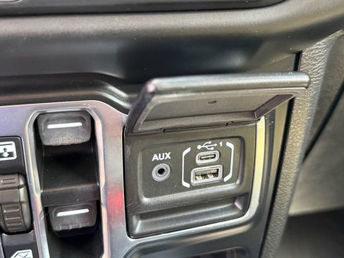 Used 2020 Jeep Wrangler Unlimited Sahara AWD/4WD image 32