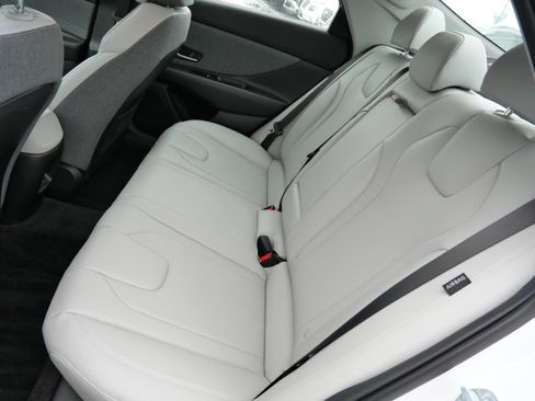 Certified 2025 Hyundai Elantra Limited w/ Cargo Package image 14