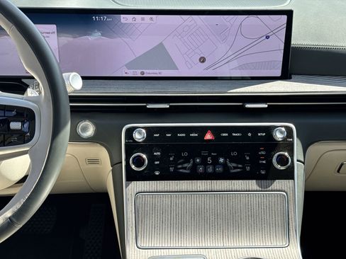 Used 2025 Genesis GV80 3.5T Prestige image 30