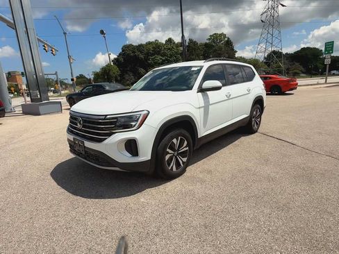 Used 2025 Volkswagen Atlas SE AWD/4WD image 4