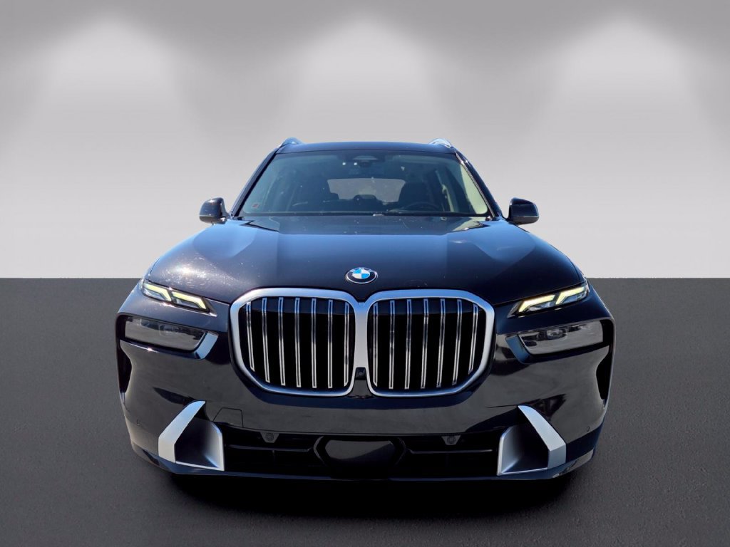 Used 2024 BMW X7 xDrive40i AWD/4WD image 2