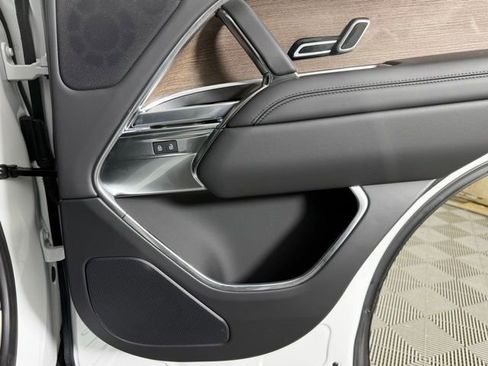 New 2025 Land Rover Range Rover SE AWD/4WD image 28