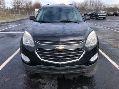 Used 2017 Chevrolet Equinox LT image 2