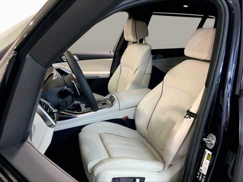New 2026 BMW X7 xDrive40i w/ M Sport Package AWD/4WD image 9