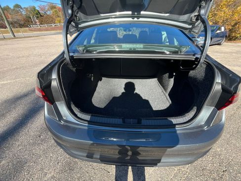 Used 2025 Volkswagen Jetta SE image 25