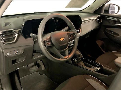 Used 2025 Chevrolet TrailBlazer LT AWD/4WD image 14