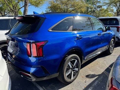 Certified 2023 Kia Sorento S image 3
