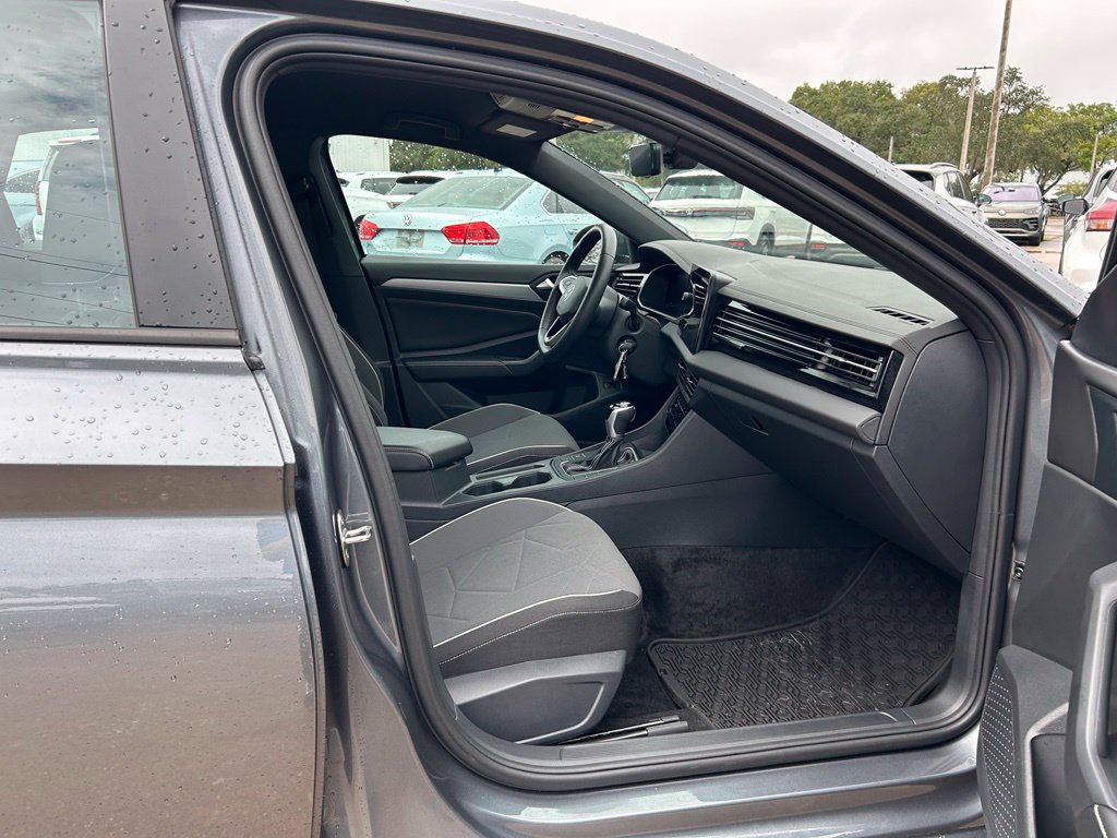 Used 2026 Volkswagen Jetta SE FWD image 35