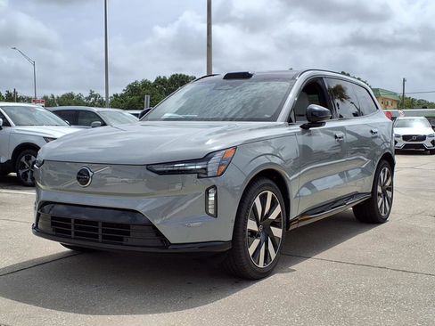 Used 2025 Volvo EX90 Ultra image 3