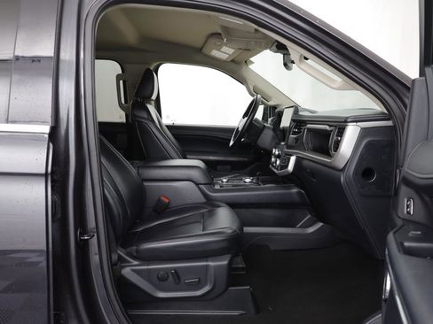 Used 2024 Ford Expedition Max XLT image 19