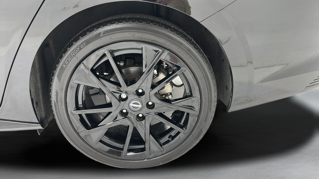 Used 2025 Nissan Sentra SR w/ Midnight Edition FWD image 8