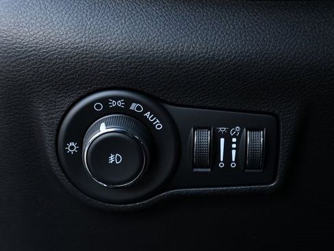 Used 2023 Jeep Compass Trailhawk w/ Trailhawk Convenience Group image 20