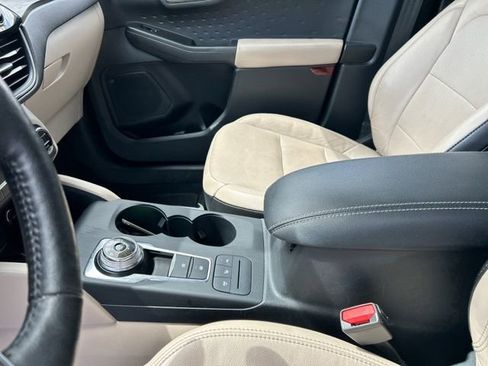 Used 2020 Ford Escape Titanium AWD/4WD image 32