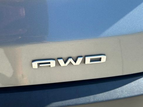 Used 2023 GMC Acadia SLT AWD/4WD image 13
