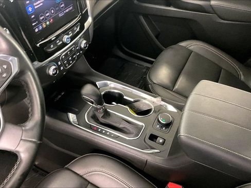 Used 2023 Chevrolet Traverse LT FWD image 17
