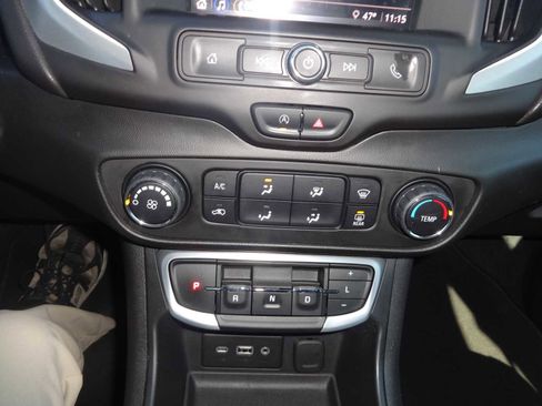 Used 2022 GMC Terrain SLE w/ Fleet Convenience Package image 16