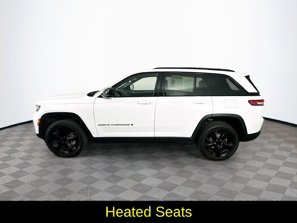 Used 2023 Jeep Grand Cherokee Altitude AWD/4WD image 6
