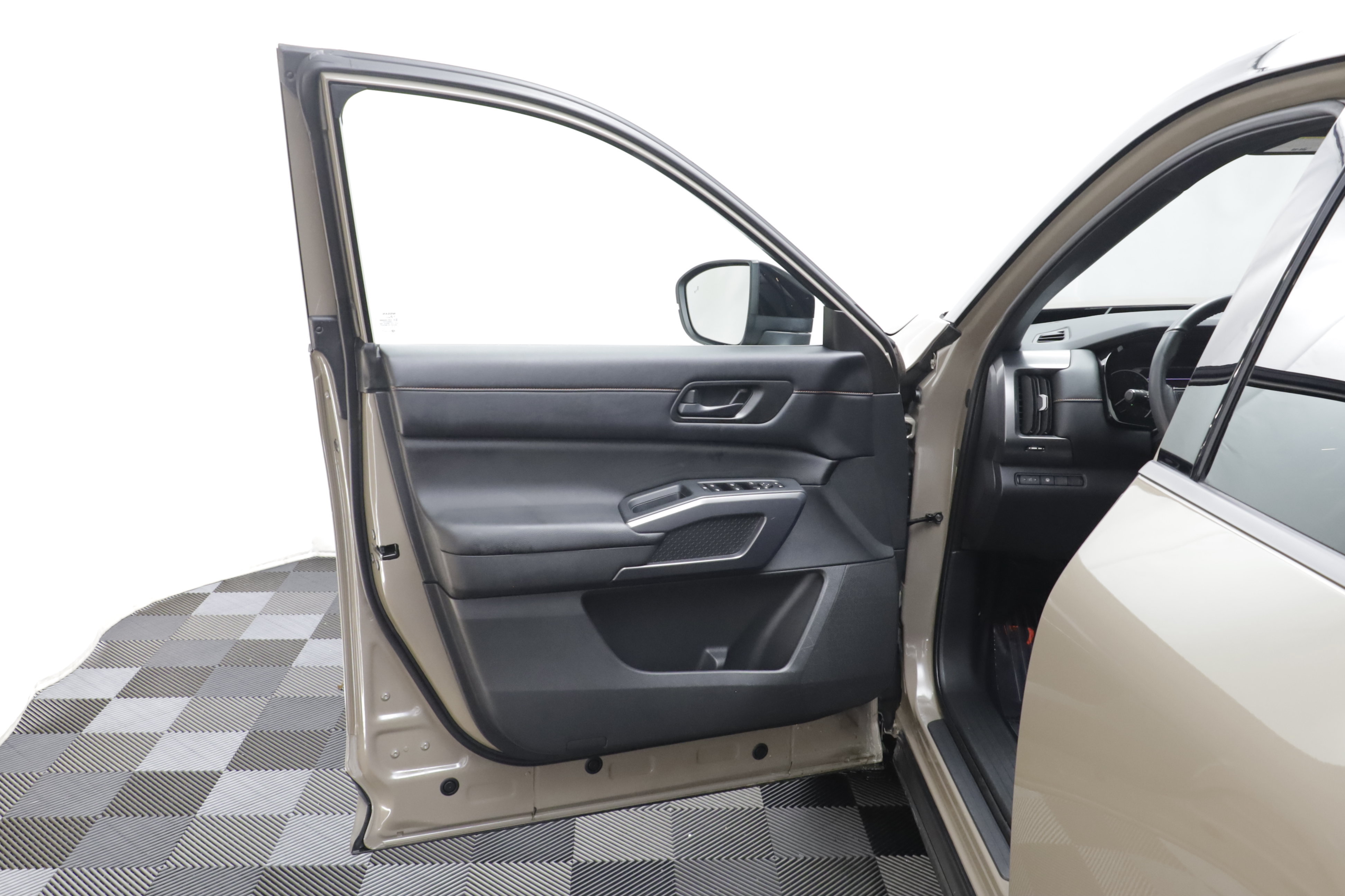 Used 2023 Nissan Pathfinder Rock Creek AWD/4WD image 5