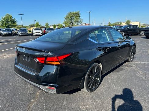 Used 2022 Nissan Altima 2.5 SR w/ Midnight Edition Package FWD image 9