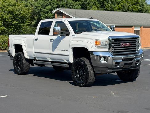 Used 2016 GMC Sierra 2500 SLT w/ Duramax Plus Package AWD/4WD image 4