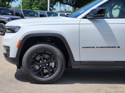 Certified 2025 Jeep Grand Cherokee L Altitude RWD image 9