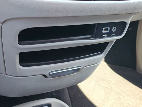 Used 2019 Chrysler Pacifica Touring-L image 23