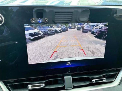 Used 2026 Chevrolet Equinox LT FWD image 23