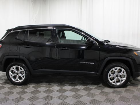 Used 2025 Jeep Compass Latitude AWD/4WD image 26