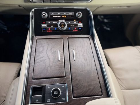 Used 2018 Lincoln Navigator Reserve w/ Technology Package image 27