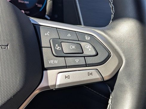 Used 2025 Volkswagen Atlas Cross Sport SE image 27