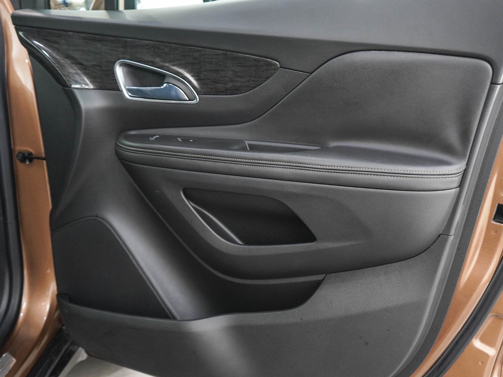 Used 2016 Buick Encore Sport Touring AWD/4WD image 9