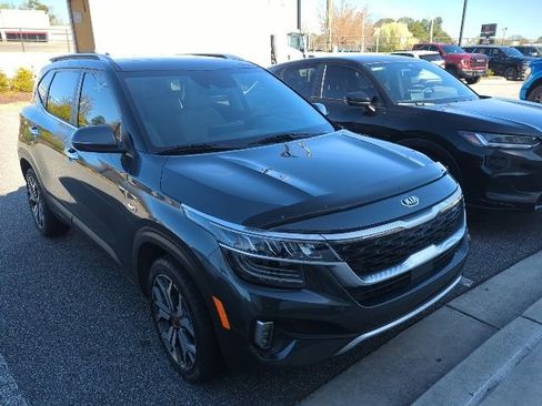 Used 2021 Kia Seltos SX w/ SX Sunroof Package image 2