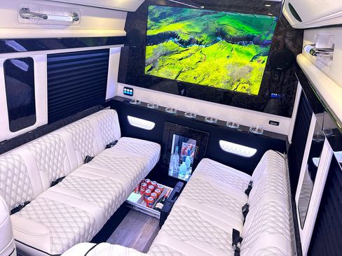 Used 2024 Mercedes-Benz Sprinter 3500 image 18