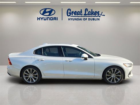Used 2020 Volvo S60 T5 Momentum image 6
