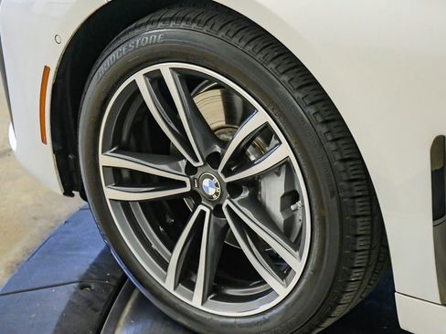 Used 2022 BMW 740i w/ M Sport Package RWD image 10