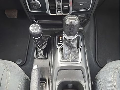 Used 2024 Jeep Wrangler Unlimited Sport AWD/4WD image 16