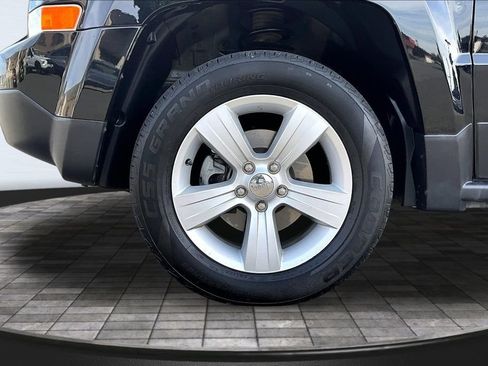 Used 2016 Jeep Patriot Latitude AWD/4WD image 9