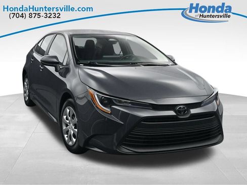Used 2025 Toyota Corolla LE w/ Convenience Package FWD image 1