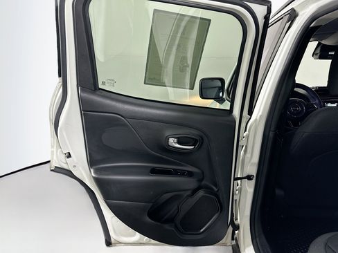 Used 2022 Jeep Renegade Latitude AWD/4WD image 26