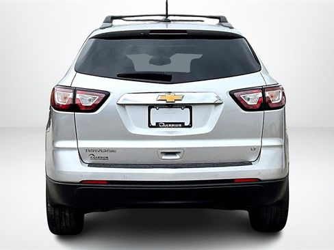 Used 2017 Chevrolet Traverse LT w/ Style and Technology Package image 6