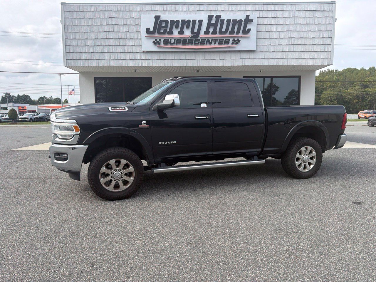 Used 2022 RAM 2500 Laramie AWD/4WD image 1