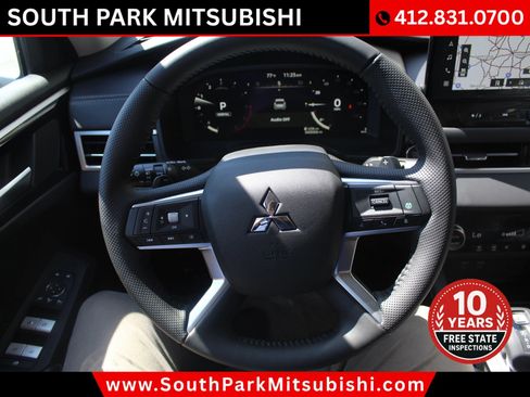 New 2025 Mitsubishi Outlander SE image 10