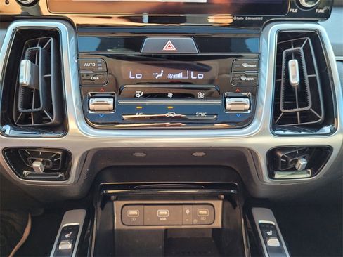 Used 2023 Kia Sorento SX image 19