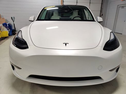 Used 2025 Tesla Model Y Long Range image 3