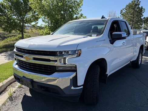 Used 2021 Chevrolet Silverado 1500 LT AWD/4WD image 2