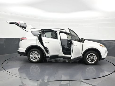 Used 2017 Toyota RAV4 LE FWD image 36