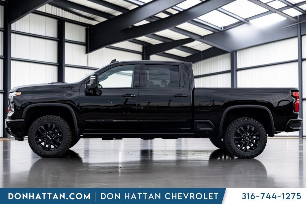 New 2026 Chevrolet Silverado 2500 High Country w/ Midnight Edition AWD/4WD image 3