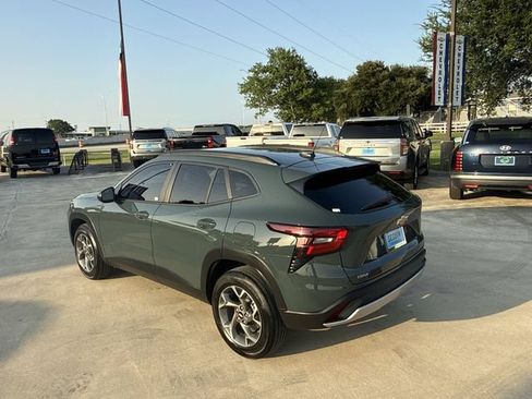 Certified 2025 Chevrolet Trax LT FWD image 36