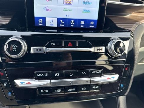 Used 2023 Ford Explorer Limited w/ Limited Technology Package image 25