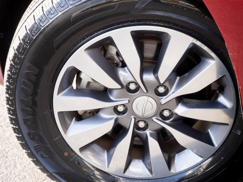 Used 2019 Chrysler Pacifica Touring-L Plus w/ Advanced Safetytec Group image 23